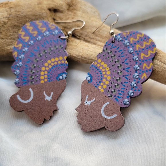 Handmade wooden mama African earrings - Picture 3 of 3